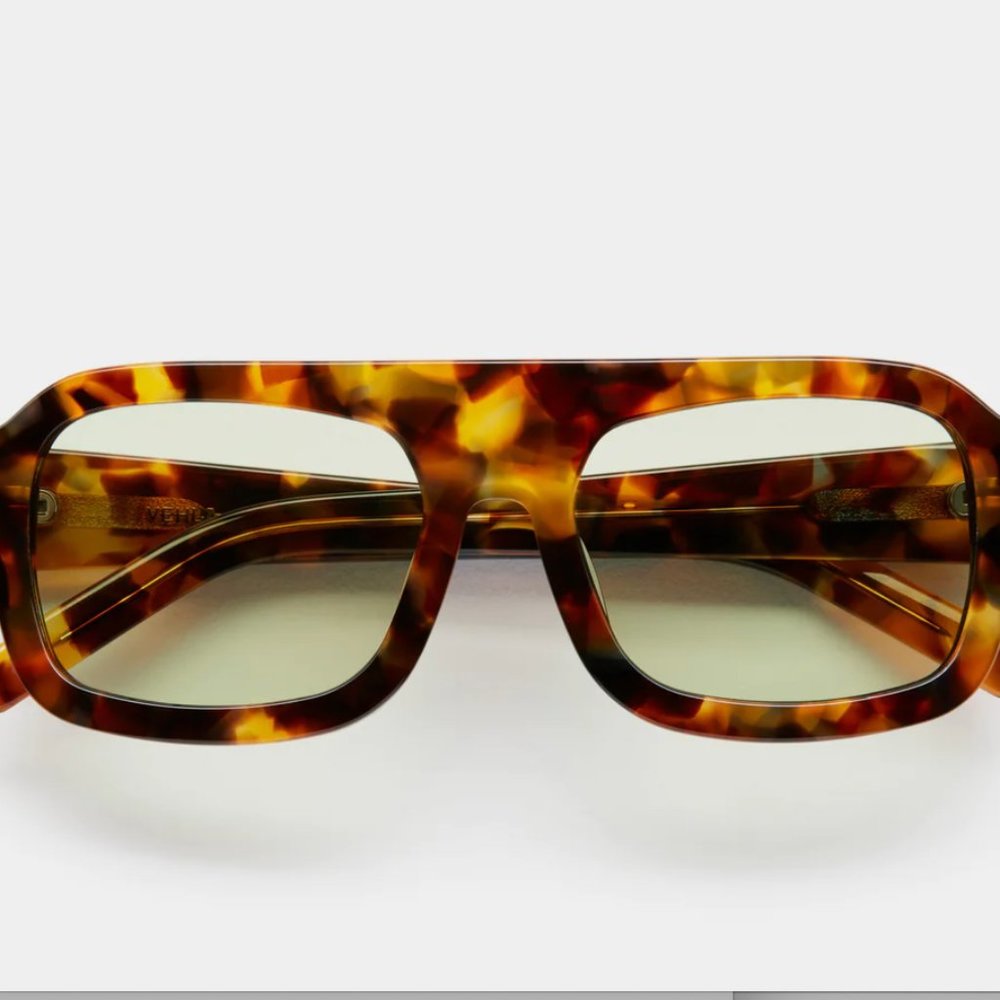 VEHLA KAIA - TORT / SAGE SUNGLASSES